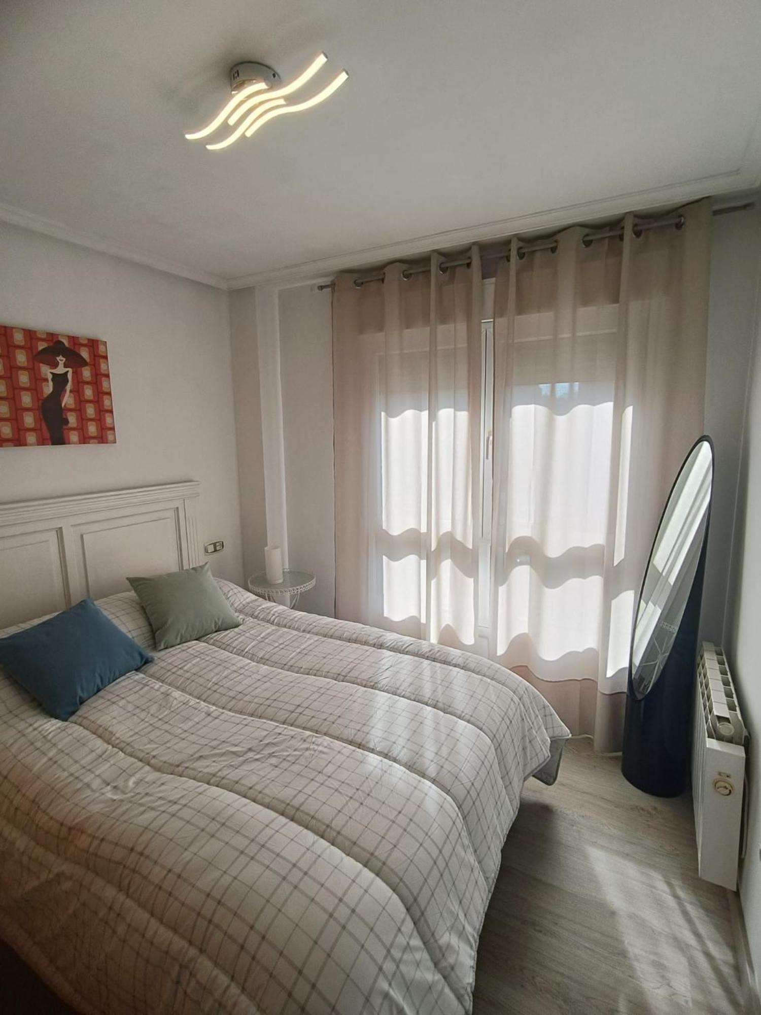 Apartamento Hospital Los Prados Parking Gratuito Oviedo Luaran gambar